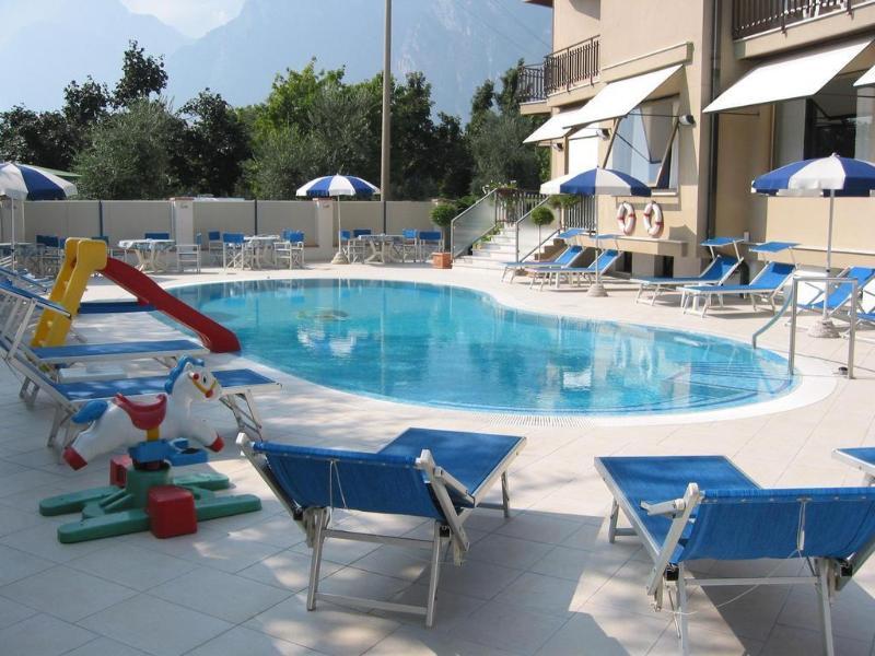 Hotel Angelini Torbole Sul Garda Екстериор снимка