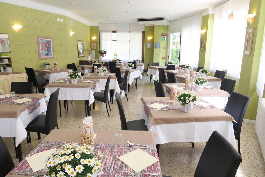 Hotel Angelini Torbole Sul Garda Екстериор снимка