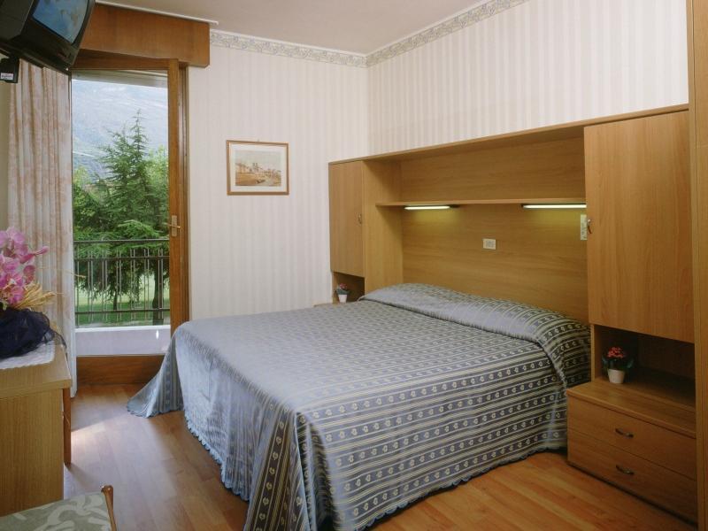 Hotel Angelini Torbole Sul Garda Екстериор снимка