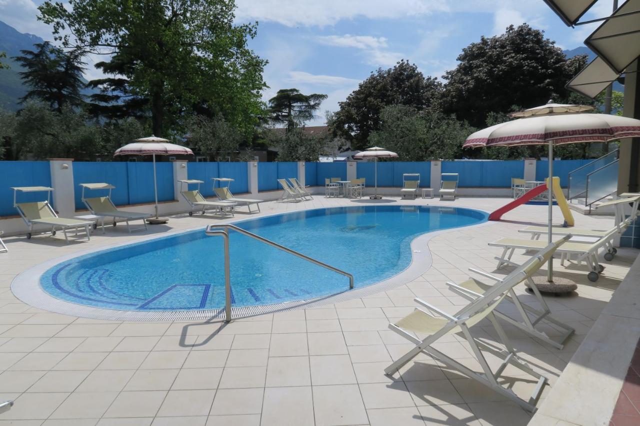 Hotel Angelini Torbole Sul Garda Екстериор снимка